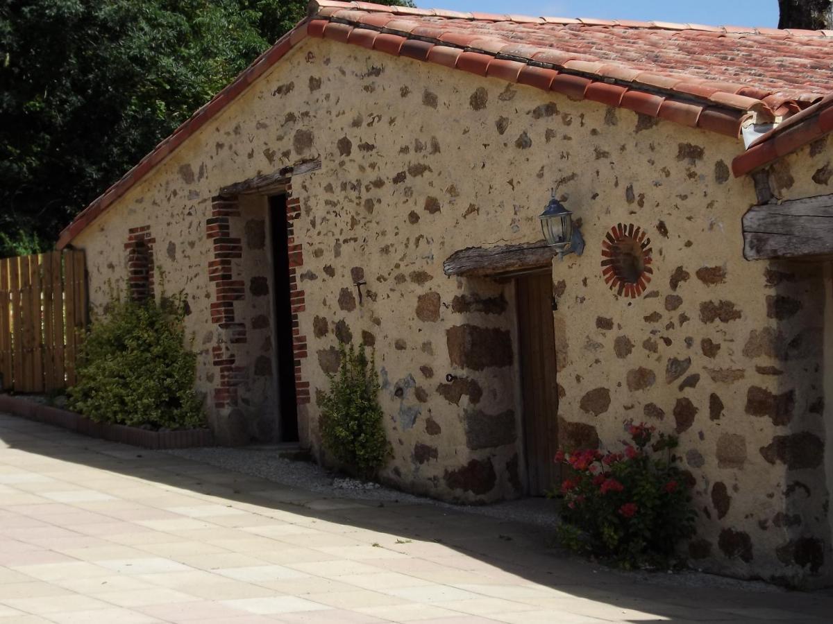 La Basse Monniere Bed & Breakfast Sevremont Exterior photo